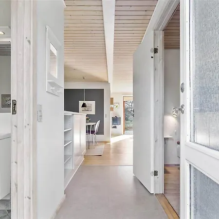 1530-aakirkeby-poserevaenget-10 بيت للعطل